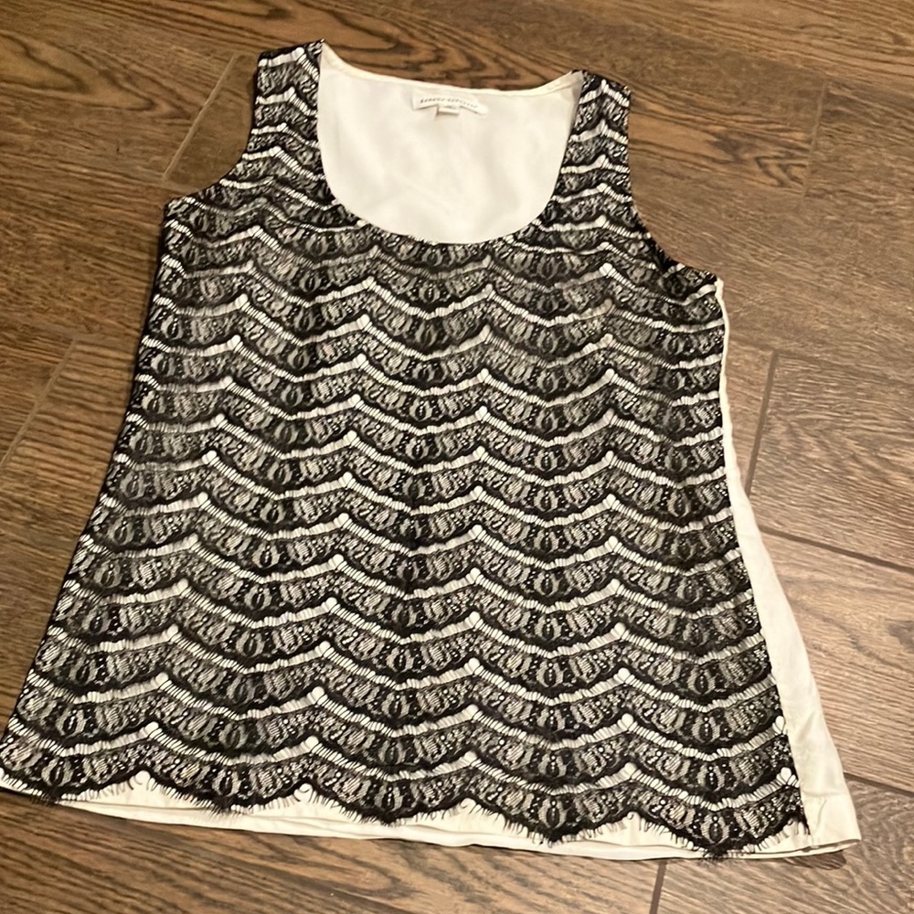 Banana Republic women’s embroidered tank (xs)